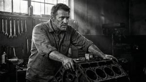 A fit man performing a strength workout to improve metabolic age.