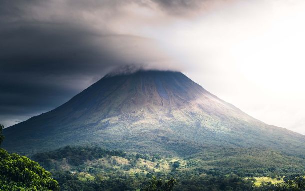 Image of Costa Rican volcano